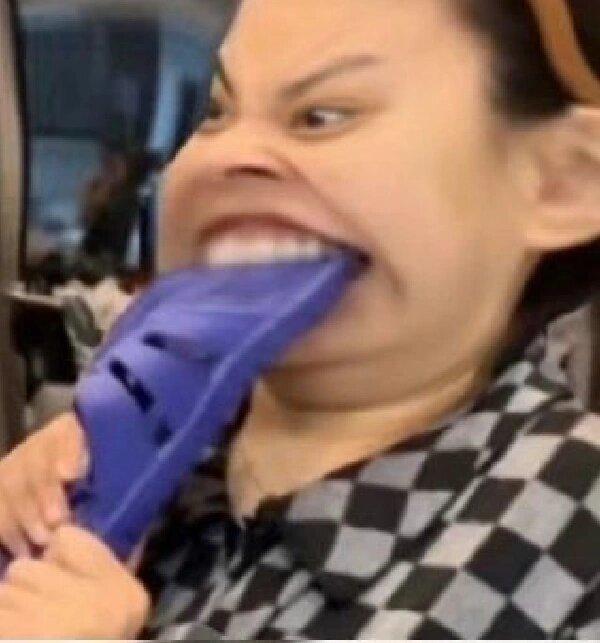 天呐！狗狗有皮肤病身上发臭有异味是什么原因？